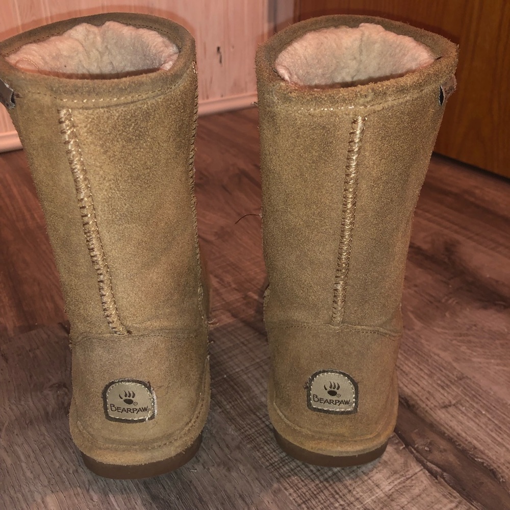 Bearpaw Emma short winter boots // size 9